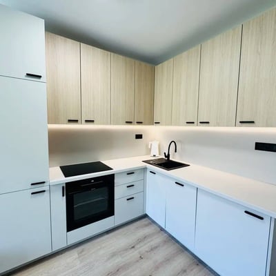 Vermietung einer geräumigen 3-Zimmer-Wohnung, 56 m², Stadtteil Staré Mesto, Bratislava, Slowakei